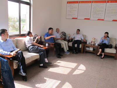 貴州省關(guān)嶺自治縣商貿(mào)考察組赴城陽批發(fā)市場考察洽談，共謀合作發(fā)展新篇章